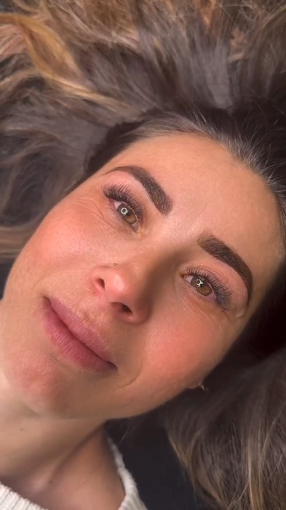 Diseño de cejas con Henna